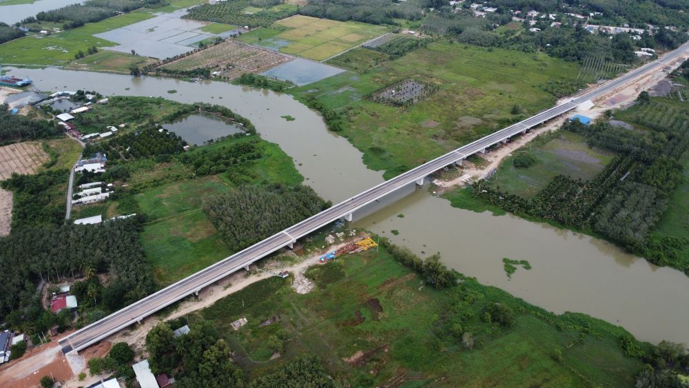 The Saigon River overpass has been completed. Photo: Dinh Trong
