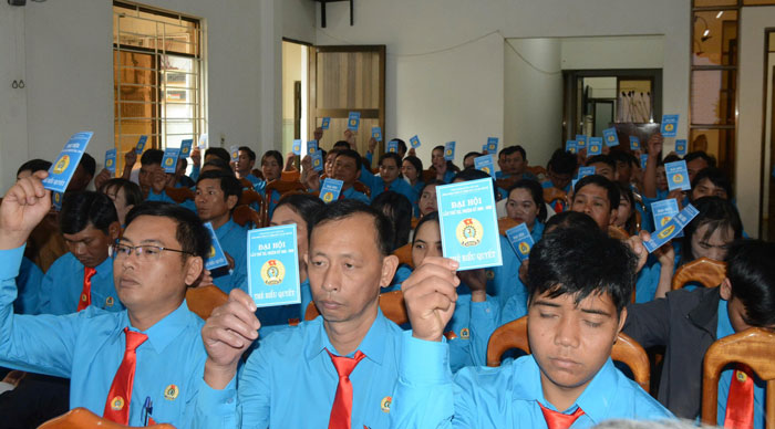 노동조합 대회는 새로운 임기의 노동조합 위원장을 선출하는 데 동의했습니다. 사진: Van Vinh