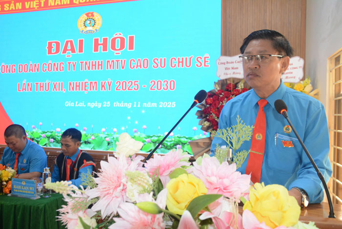 Ong Bui Duy Doc phat bieu tai Dai hoi. Anh: Van Vinh 