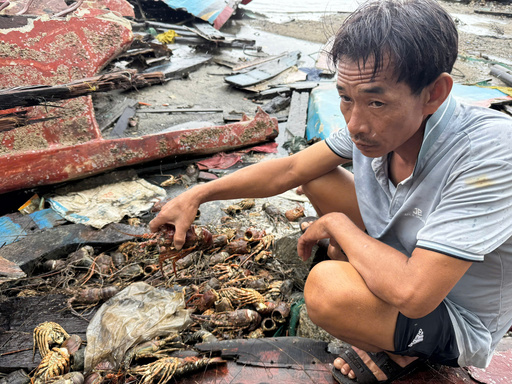 홍수 후 바닷가재가 떼죽음을 당해 빈털터리가 된 Dak Lak 주민들. 사진: Huu Long