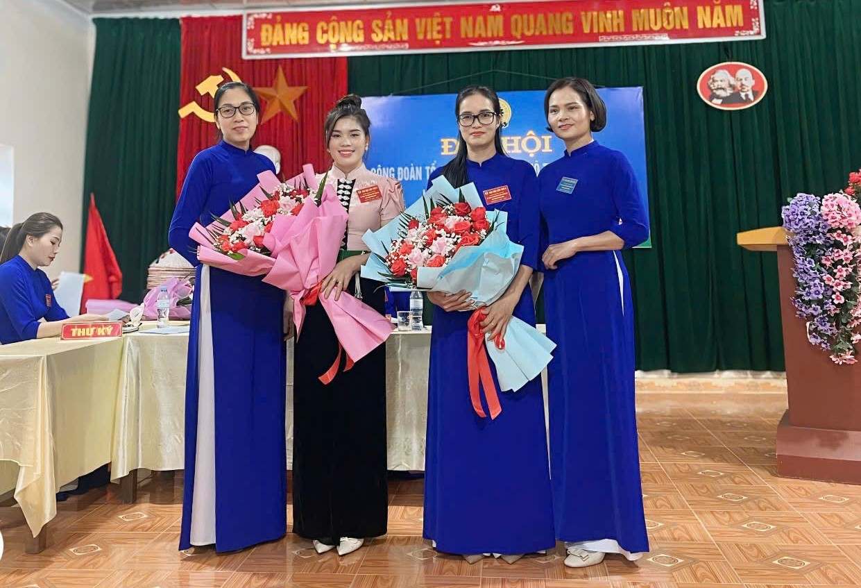 La organizacion de microfinanzas TNHH M7 (Son La) acaba de celebrar con exito el congreso. Foto: Sindicato de Son La