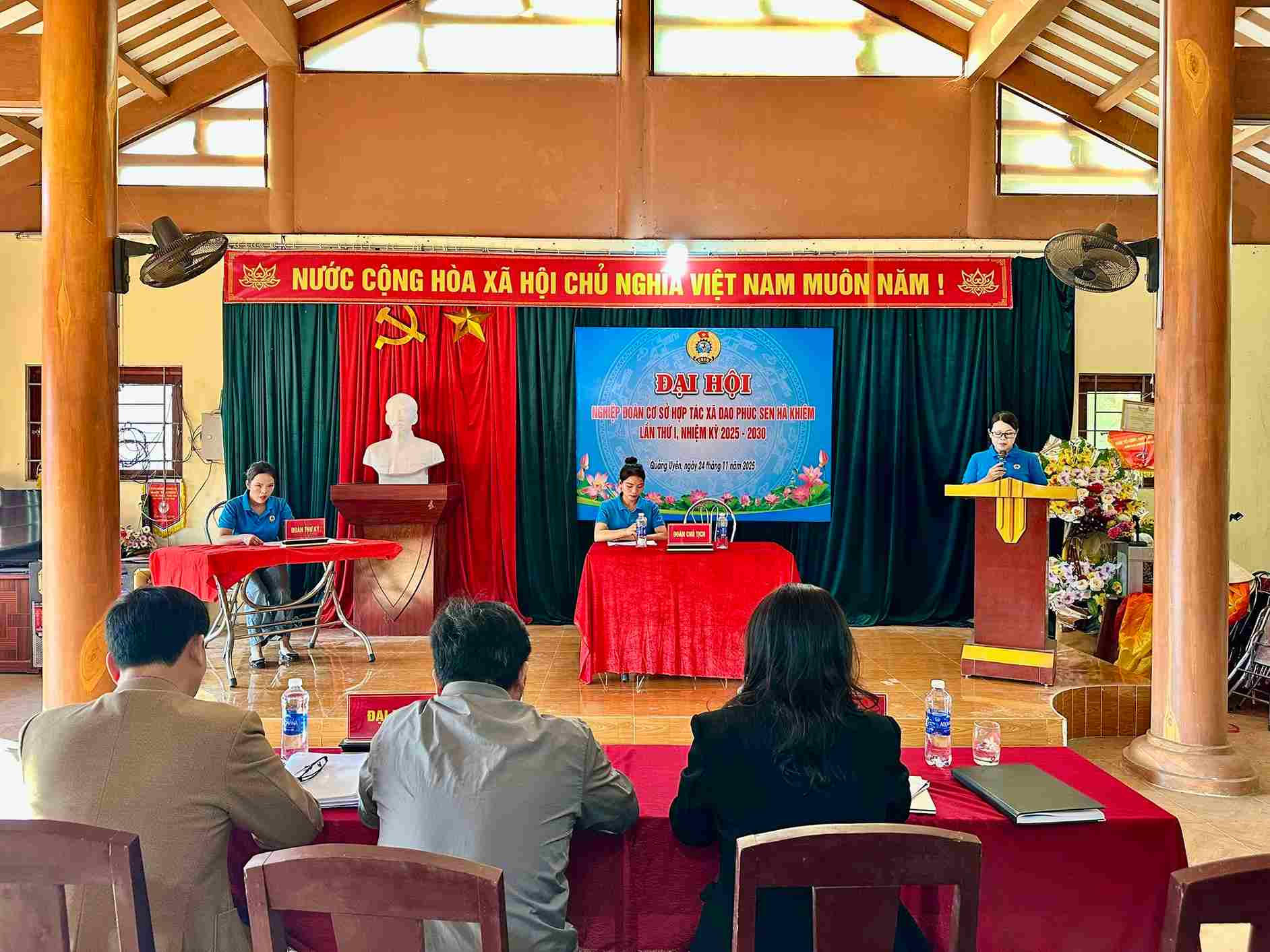 Dao Phuc Sen Ha Khiem 협동조합 기본 조직이 대회를 성공적으로 개최했습니다. 사진: Dam Tu