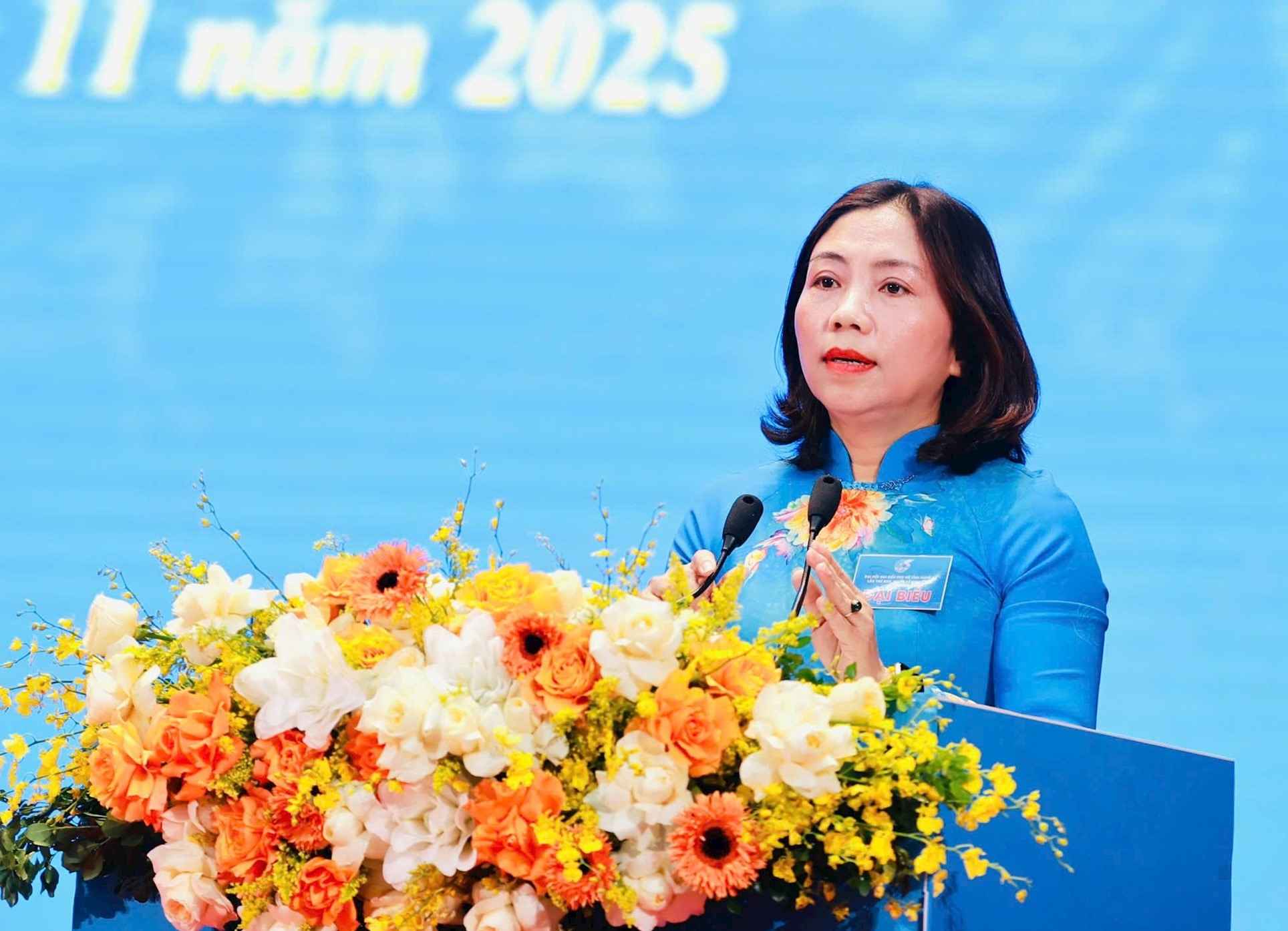 La Sra. Hoang Thi Thu Hien - Miembro del Comite Central de la Union de Mujeres de Vietnam - Miembro del Comite del Partido Provincial - Presidenta de la Union de Mujeres de la provincia XVI - fue reelegida con confianza para el cargo de Presidenta de la Union de Mujeres de la provincia de Nghe An XVII mandato 2025-2030. Foto: Mai Hoa