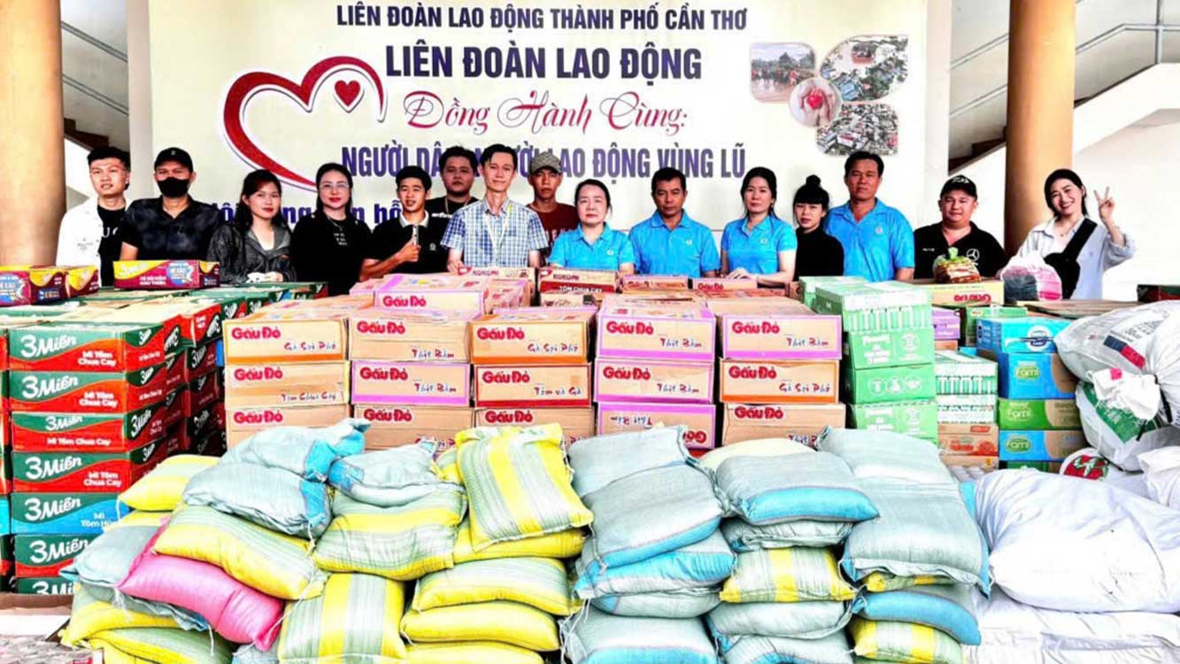 La Federacion Laboral de la ciudad de Can Tho recibe mercancias y articulos de primera necesidad para apoyar a las personas afectadas por las inundaciones. Foto: Federacion Laboral de la ciudad de Can Tho
