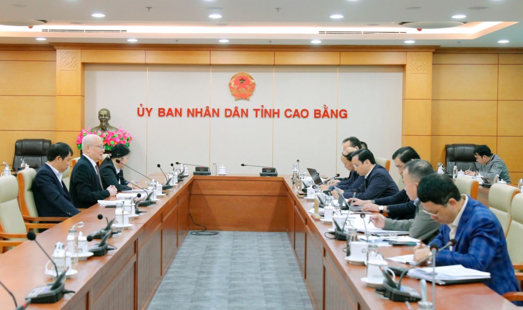 Toan canh buoi lam viec cua Chu tich UBND tinh Cao Bang cung lanh dao Tap doan TH. Anh: Dieu Linh