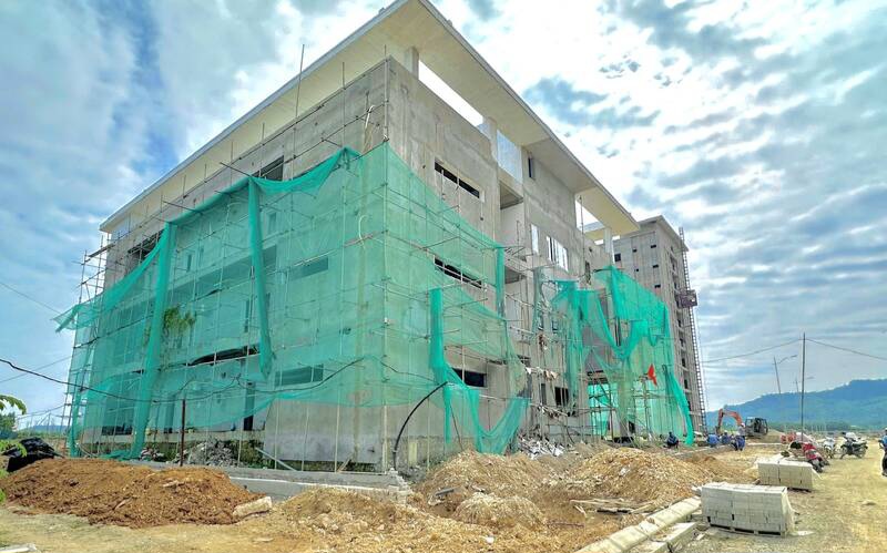 Nhieu du an gap kho boi tinh trang thieu vat lieu xay dung. Anh: Viet Bac