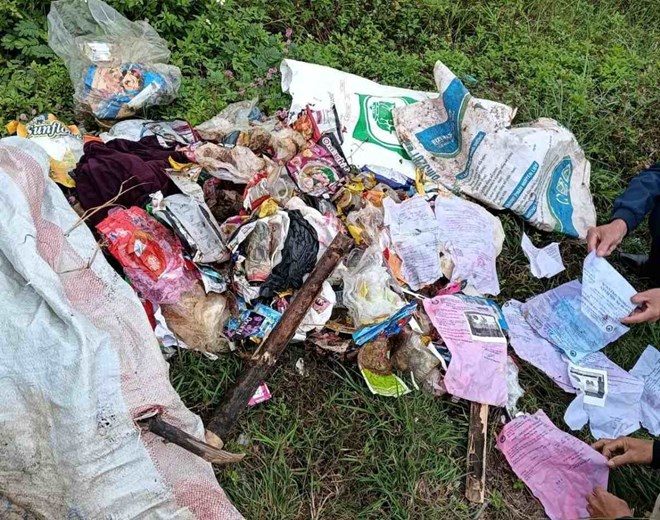 バクニン省ニャナムコミューン(Nha Nam)で規定の場所に不注意に捨てられたゴミの写真。写真:ニャナムコミューン警察