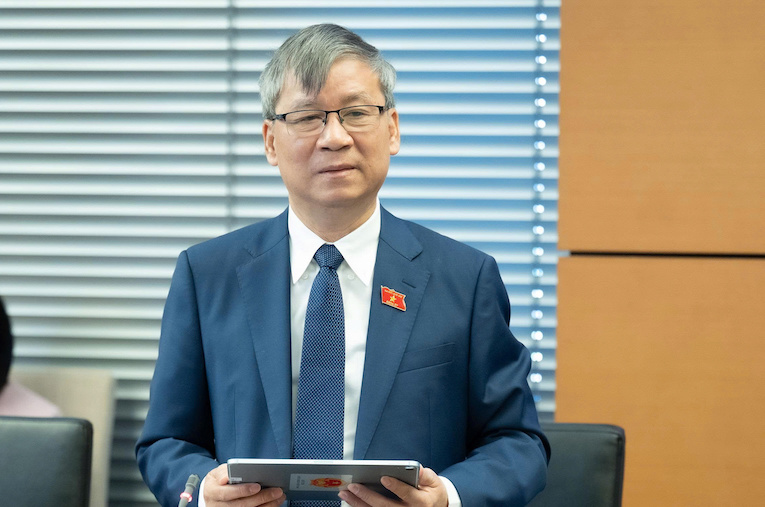 Dai bieu Quoc hoi Nguyen Anh Tri cho rang, can co che bao ve de giao vien yen tam hanh nghe. Anh: Cao Hoang  