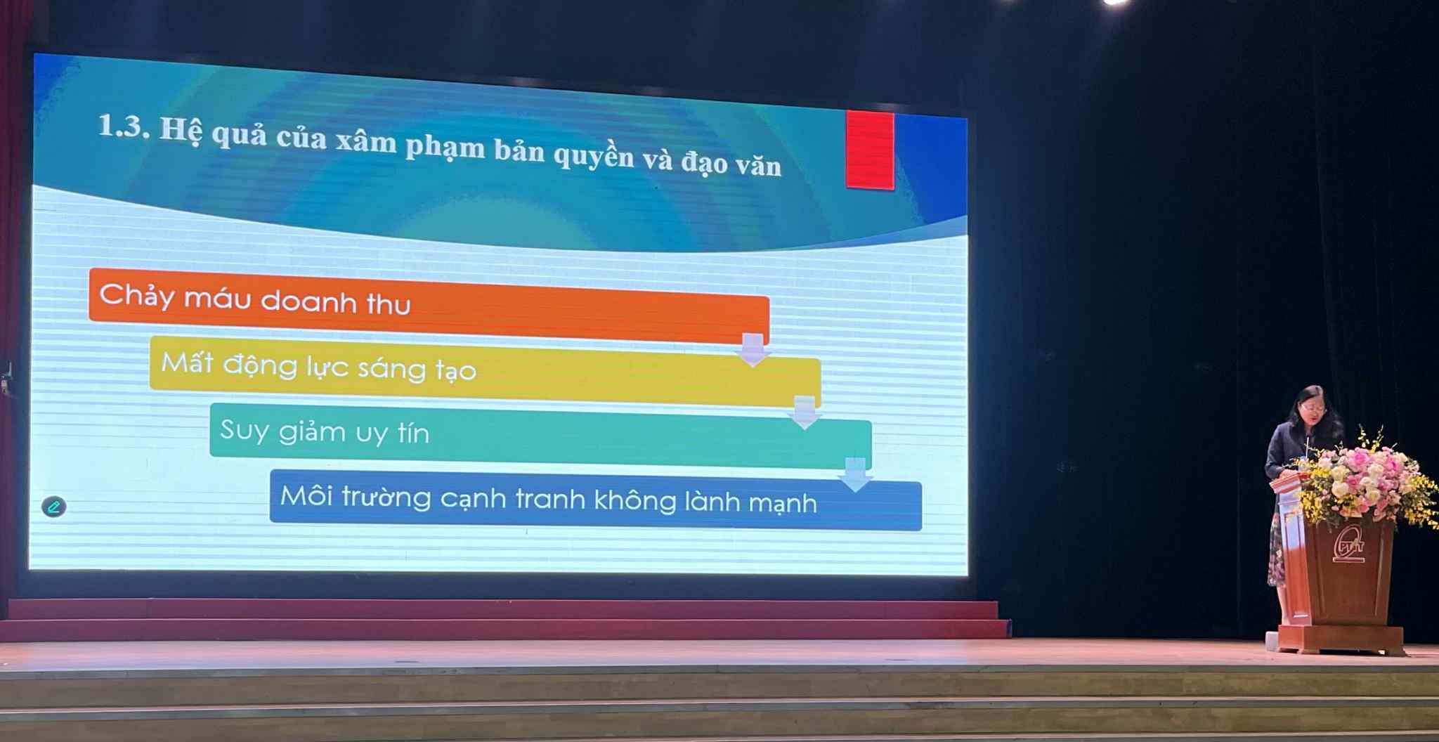 マック・レ・トゥー博士は、デジタルジャーナリズム環境における著作権保護と反道教について語っています。写真:チー・ロン