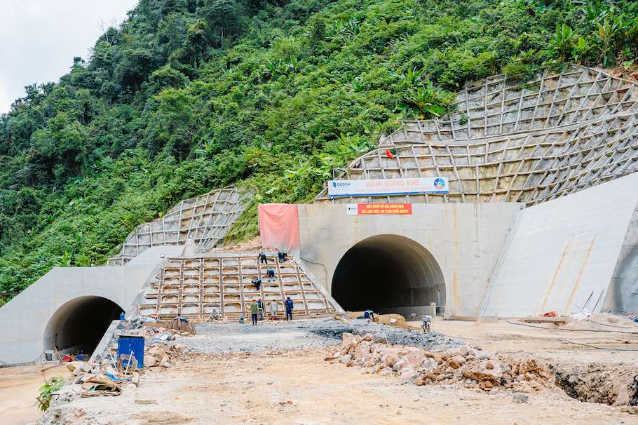 Over the past 15 years, Vietnam has made many remarkable progress in building a legal and institutional foundation for PPP projects. Photo: Organizing Committee