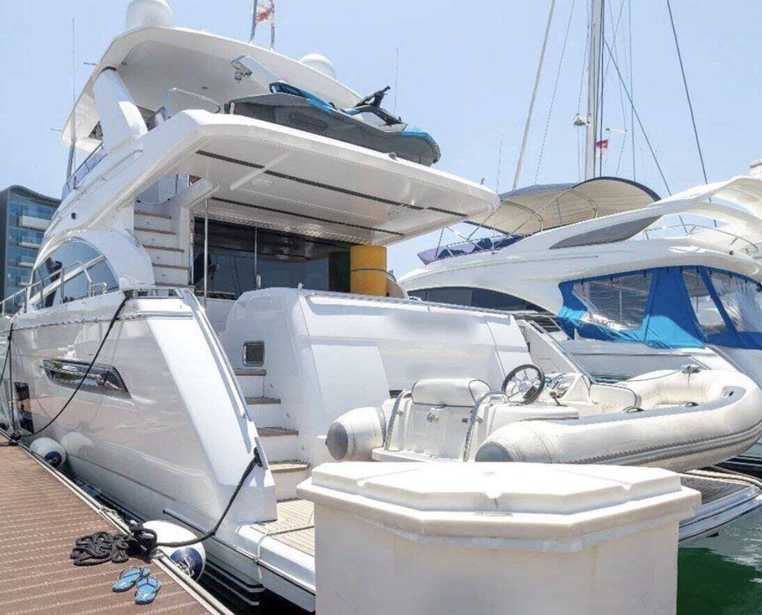 싱가포르는 사기꾼 두목 Chen Zhi와 관련된 눈 요트를 포함하여 1억 5천만 달러 이상의 눈 자산을 압수하거나 동결했습니다. 사진: 싱가포르 경찰 포스