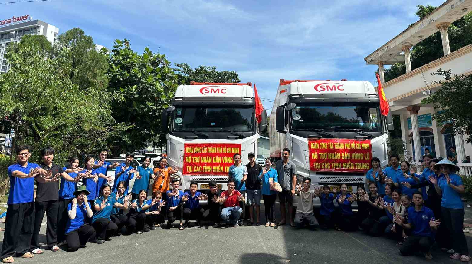 Cong doan TPHCM khu vuc Binh Duong da tiep nhan 420 tan hang hoa va chuyen di ho tro nguoi dan vung lu. Anh: Cong doan cung cap