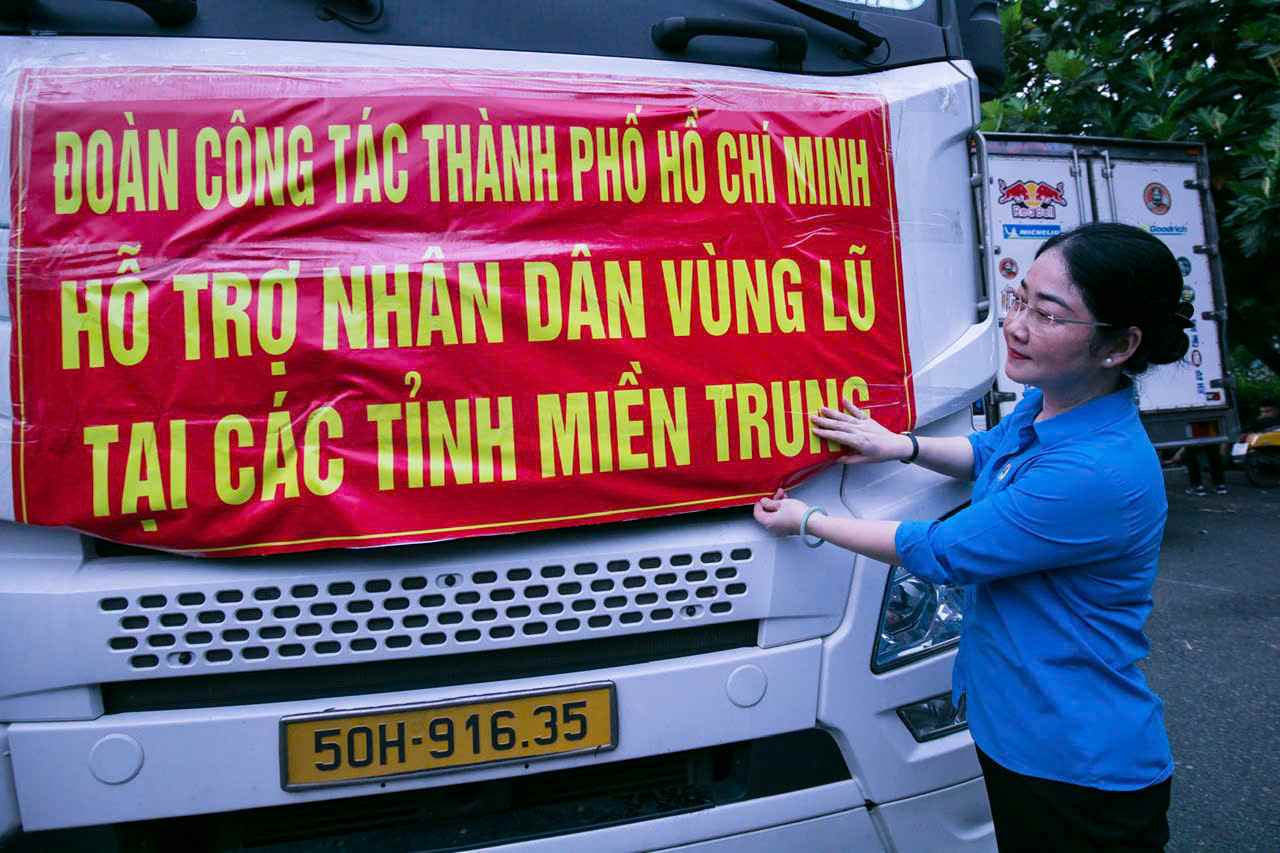The Ho Chi Minh City Trade Union of Binh Duong area (formerly) has transferred hundreds of tons of goods to support people in flooded areas. Photo: Provided by the Union