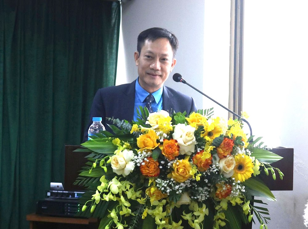 ベトナム産業労働組合のレ・ハイアン委員長が会議に出席し、指示を出しました。写真: ホアン・タム