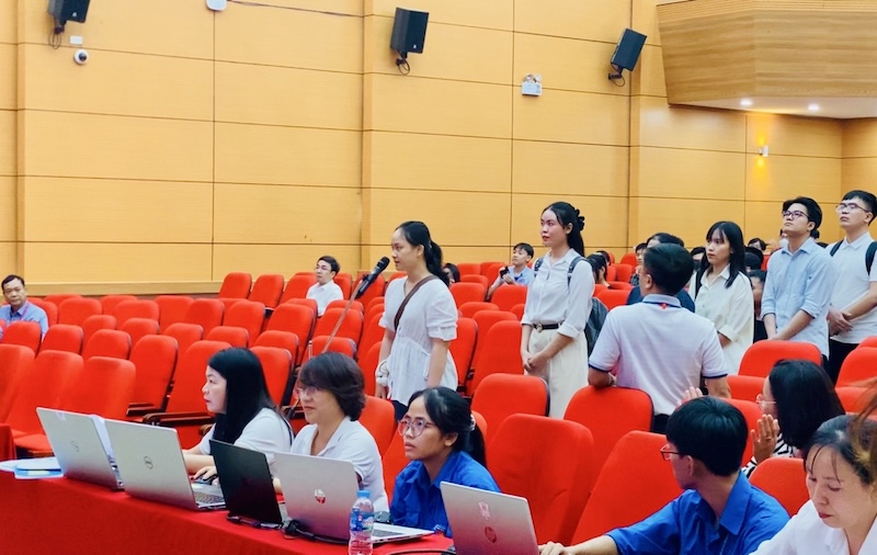 New resident doctors choose a major at the "matching day" festival for resident doctors in September. Photo: Thuy Linh