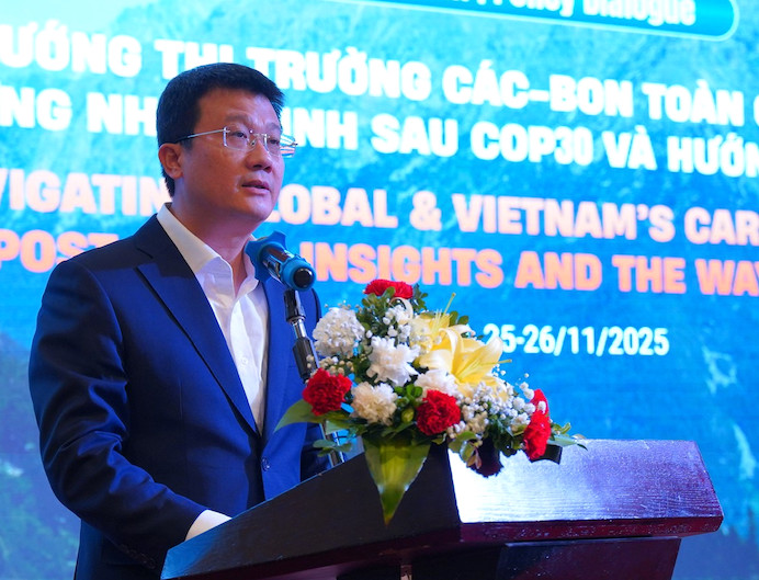 Ông Nguyễn Tuấn Quang, Phó Cục trưởng Cục Biến đổi khí hậu chia sẻ tại tọa đàm. Ảnh: BTC 