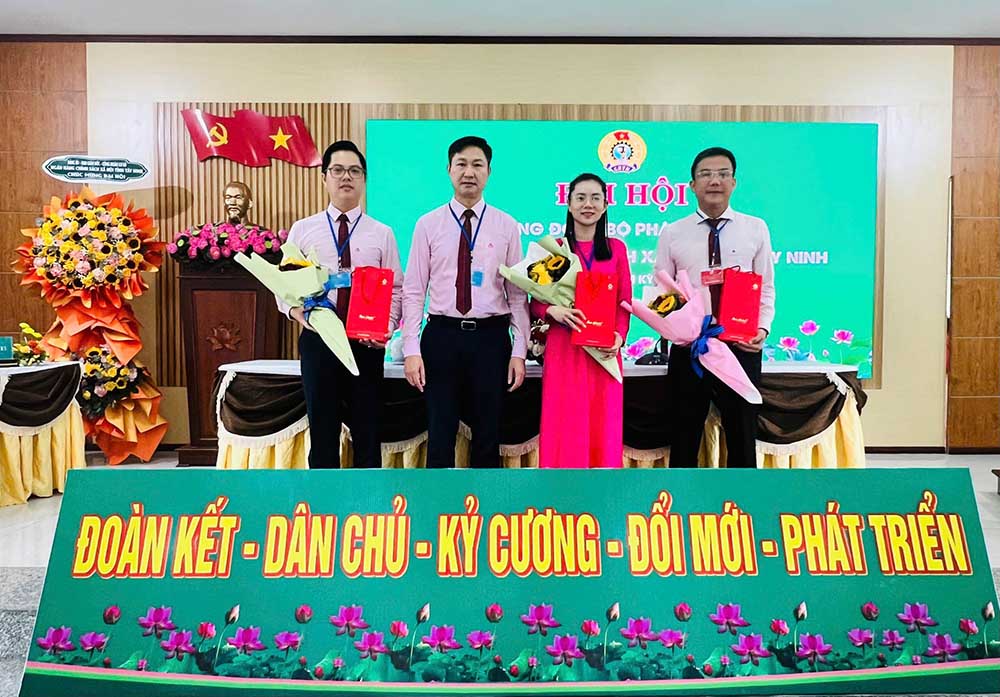 El Dai hoi Cong doan bo phan Hoi so NHCSXH tinh Tay Ninh dien ra voi tinh than doan ket va doi moi. Anh: Cong doan bo phan Hoi so NHCSXH tinh Tay Ninh