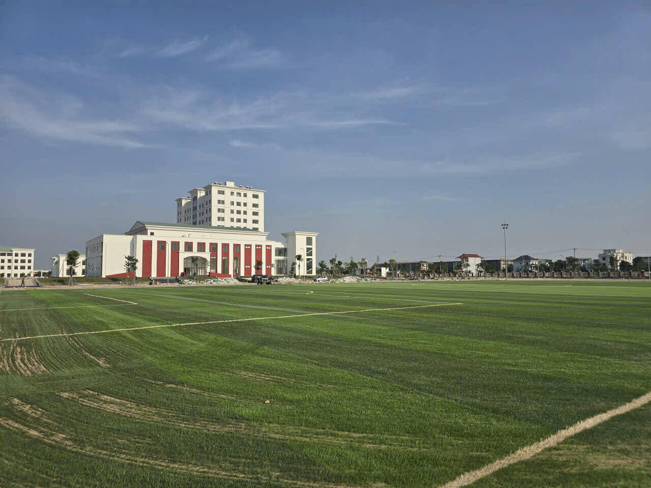 Khu be boi, nha thi dau da nang, san bong ngoai troi cung da hoan thien xong. Anh: Nguyen Truong