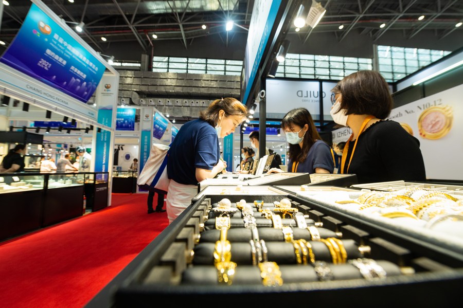 Despite the high gold price, Chinese people have increased their gold purchases. Photo: Xinhua