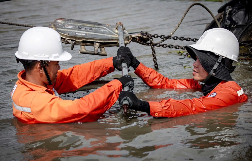 EVNCPC staff and workers handle the consequences of natural disasters in Dak Lak, November 2025. Photo: EVNCPC