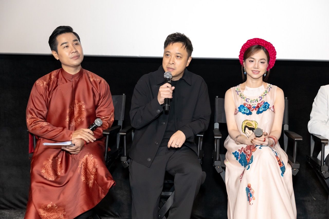 Victor Vu (middle) shares about the project. Photo: Producer.