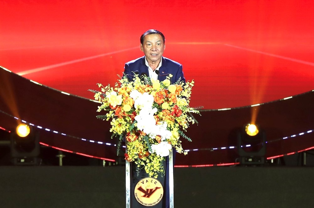 Bo truong Bo VHTTDL Nguyen Van Hung phat bieu khai mac