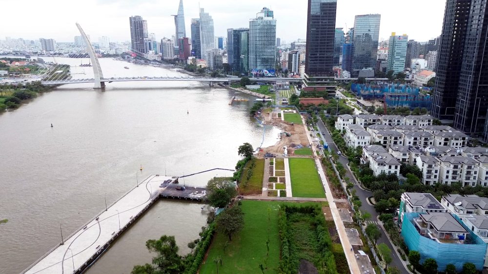 サイゴン川沿いのBa Son公園フェーズ2プロジェクトが建設中です.