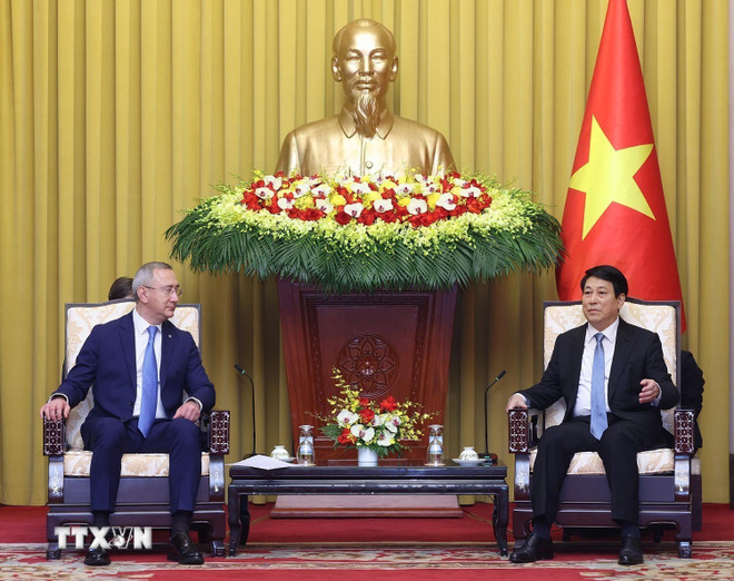 Chu tich nuoc Luong Cuong tiep ngai Vladislav Valerievich Shappha, Thong doc tinh Kaluga, Lien bang Nga. Anh: TTXVN