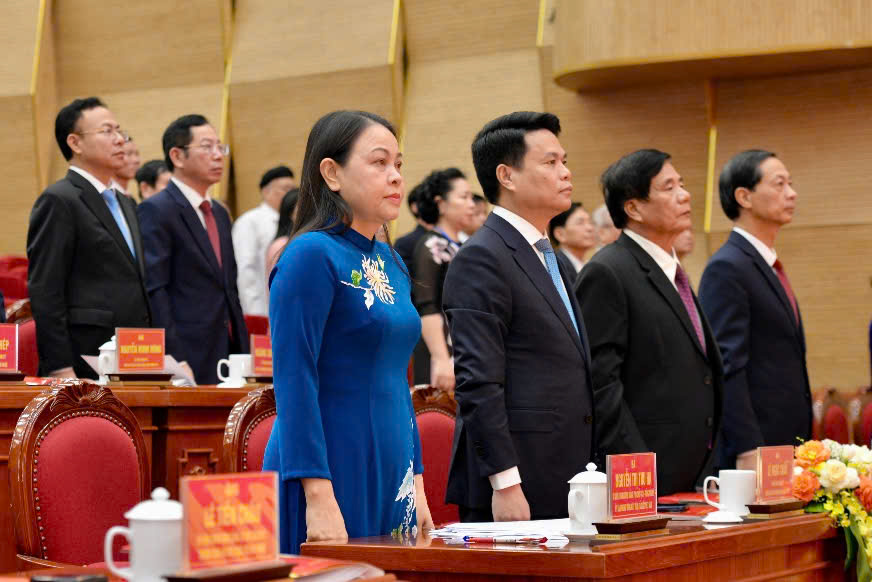 La Vicepresidenta del Comite Central del Frente de la Patria de Vietnam Nguyen Thi Thu Ha asistio al I Congreso de Representantes del Frente de la Patria de Vietnam de la ciudad de Hai Phong mandato 2025-2030. Foto: Dai An