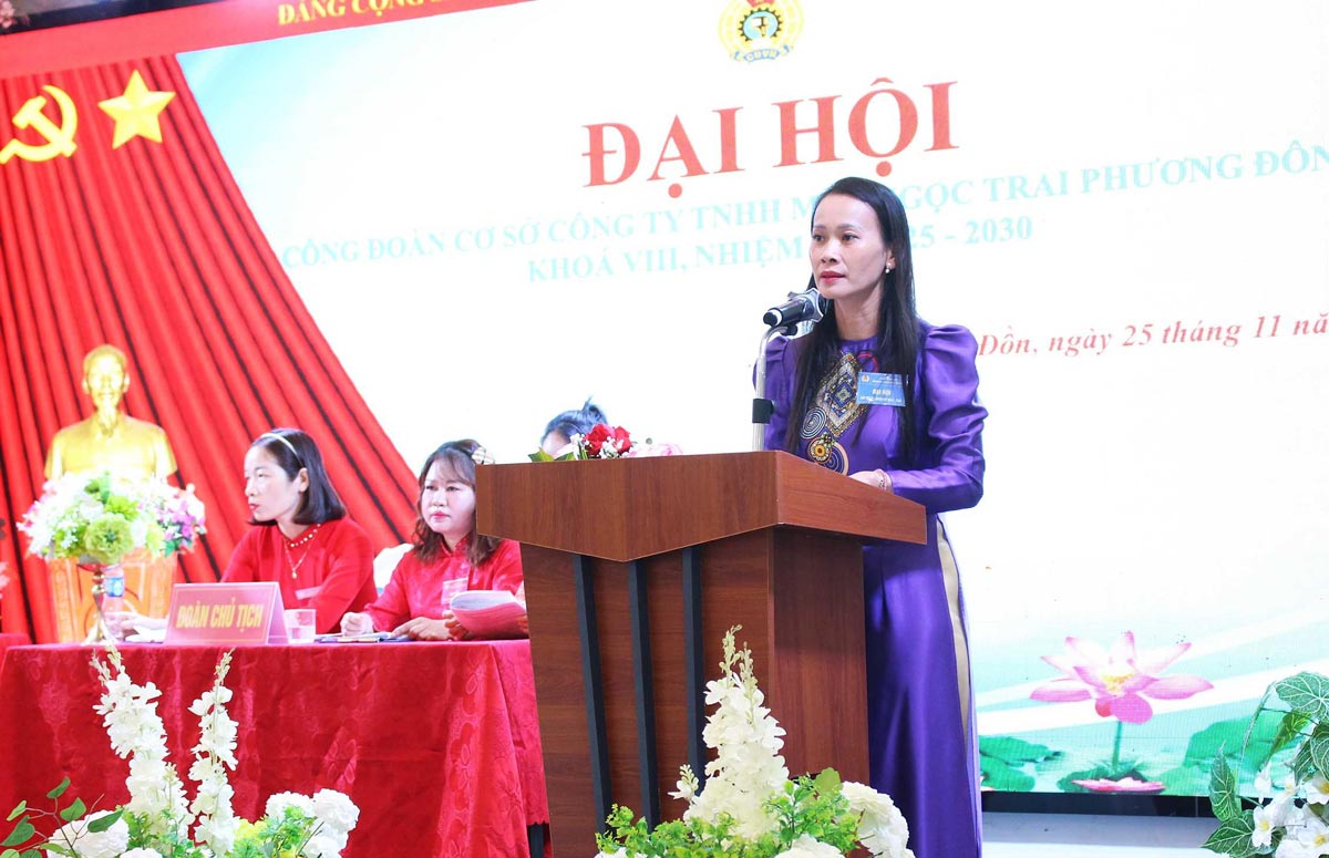 Dong chi Le Thi Net – Pho Chu tich UB MTTQ, Chu tich Cong doan dac khu Van Don phat bieu tai dai hoi. Anh: Cong TTDT Van Don