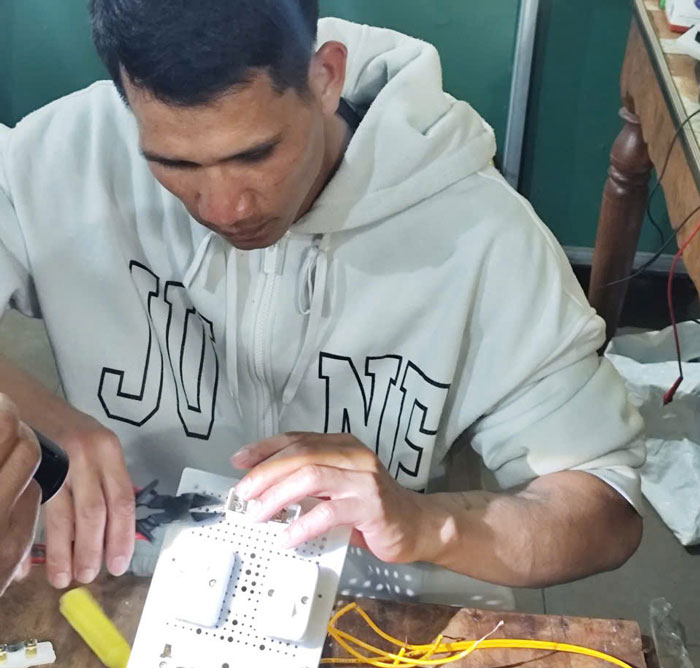 Co ky nang, nguoi lao dong co them mot nghe de tang thu nhap, cai thien doi song. Anh: Phong Lan 