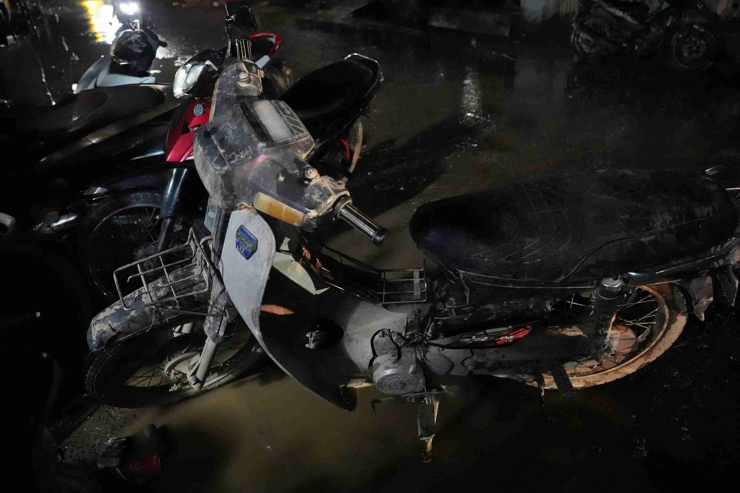 Chung toi van giu nguyen gia, co gang ho tro ba con luc kho khan”, anh Tan cho biet.  