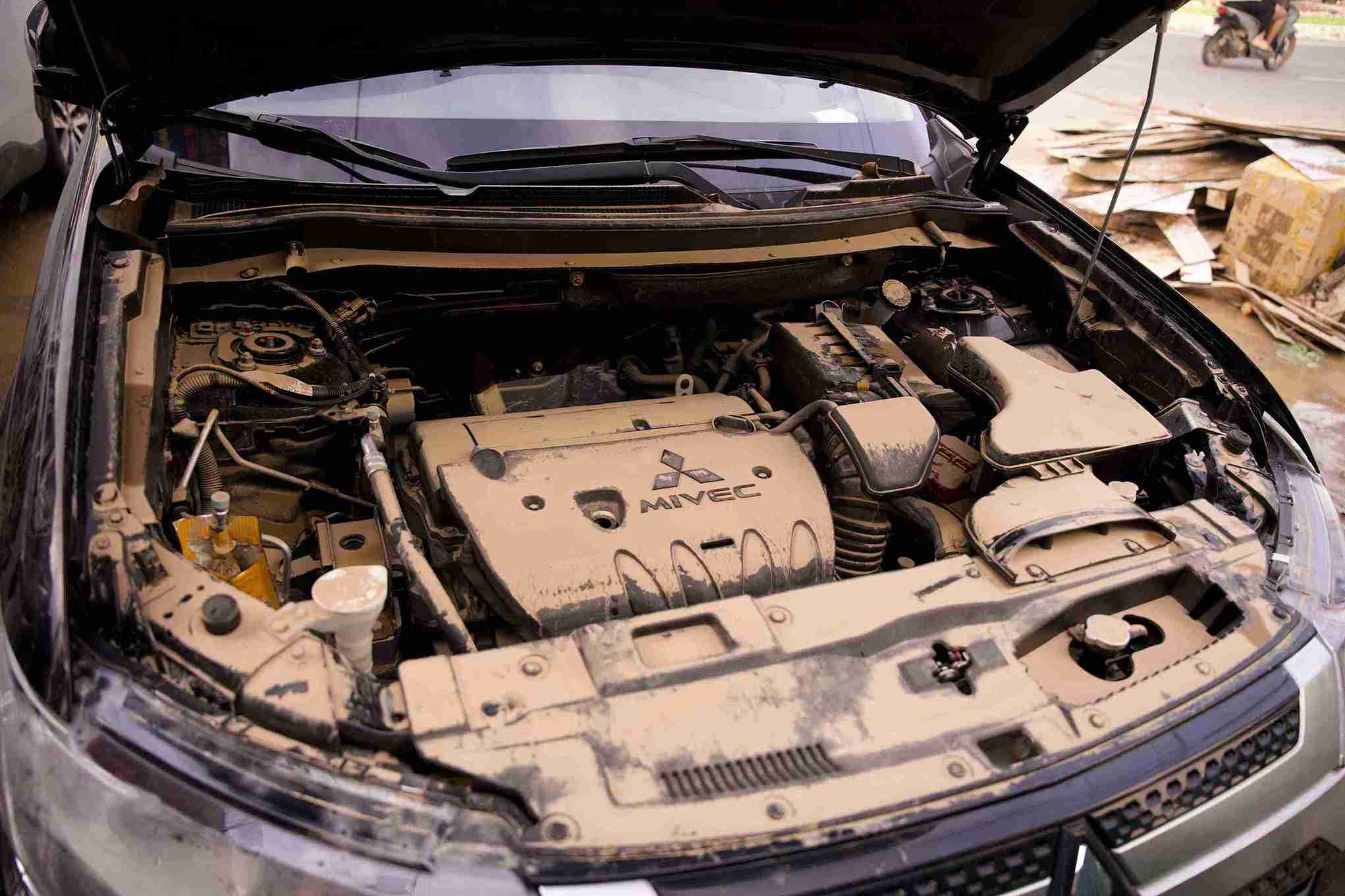 Nhieu co so phai huy dong them nhan cong de kip tien do tra xe cho khach.