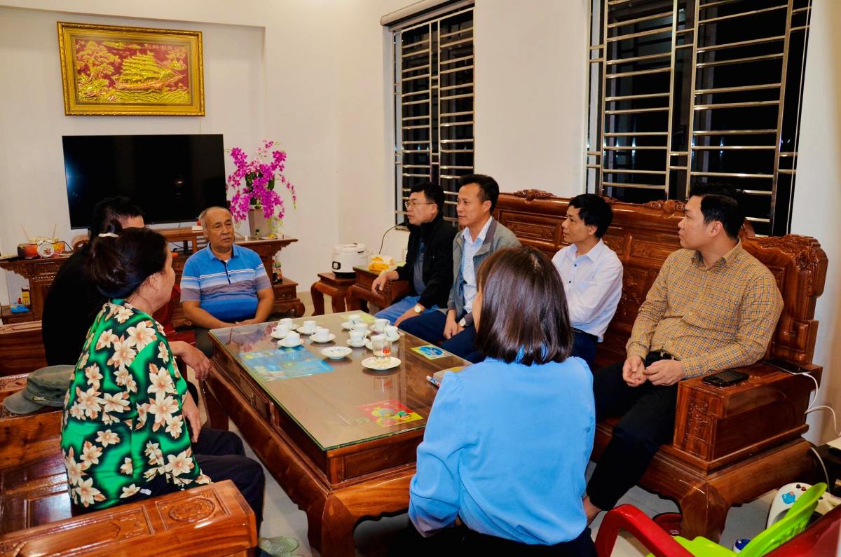 Chinh quyen xa Kien Hai da den tham hoi, dong vien gia dinh liet si. Ảnh: Xa Kien Hai