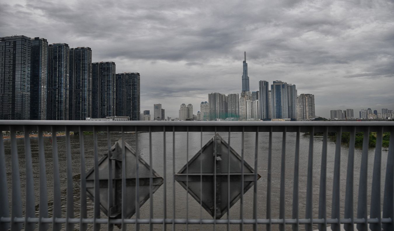 Tu thanh cau, ngam Landmark 81, toa nha cao nhat tai TP Ho Chi Minh hien nay. Anh: Viet Van