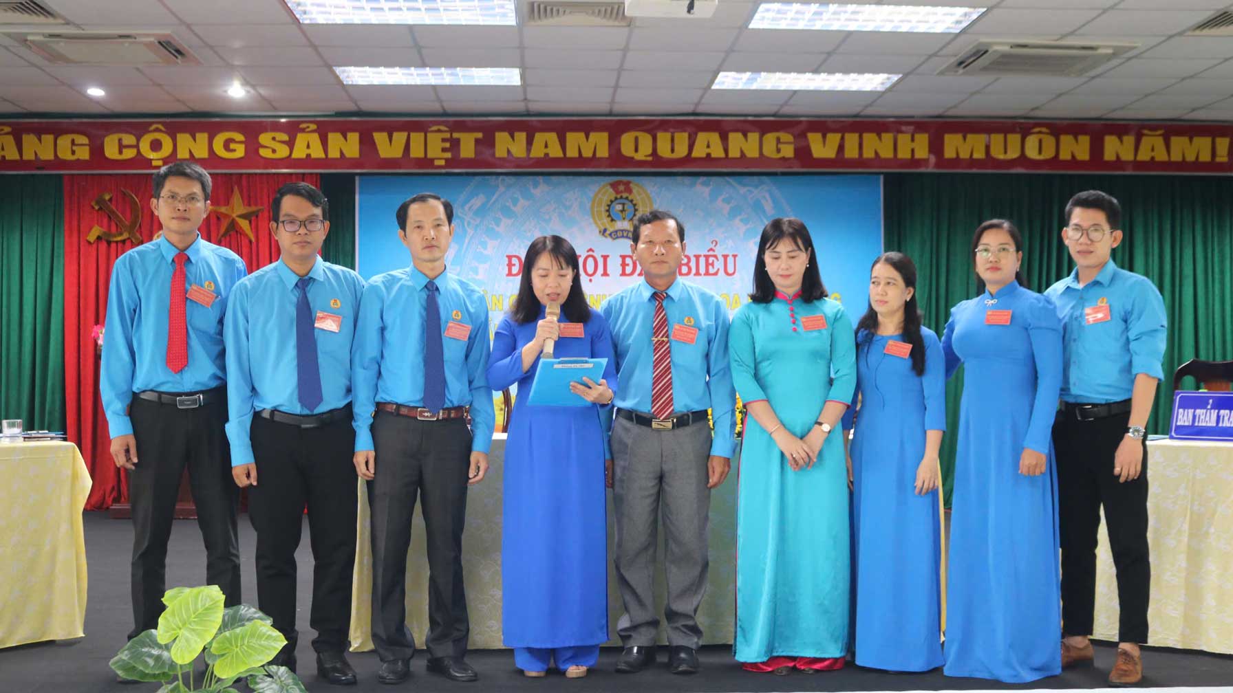 BCH Cong doan co so khoa moi ra mat va hua hen. Anh: Diem Trinh