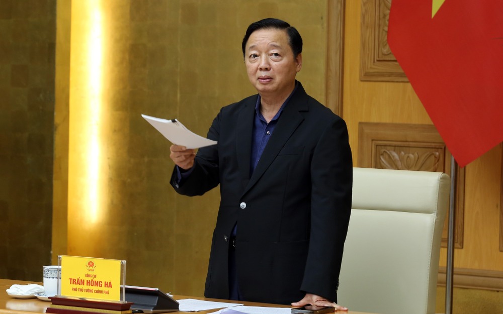 Deputy Prime Minister Tran Hong Ha emphasized that when storm No. 15 is about to make landfall, it will put additional pressure on the Central provinces. Photo: VGP
