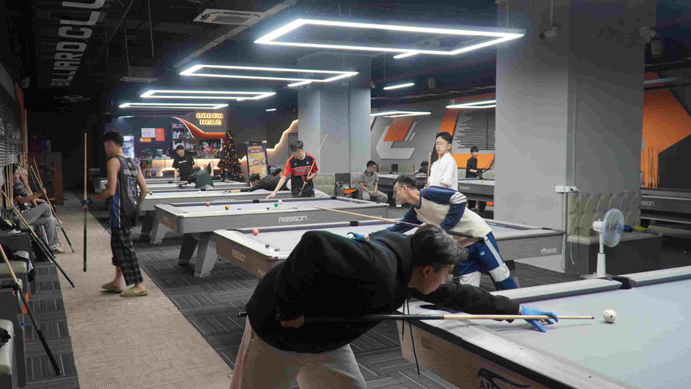 Ghi nhan luc 2h sang ngay 30.11 tai quan Billiard o Thanh Xuan. Anh: Minh Vu