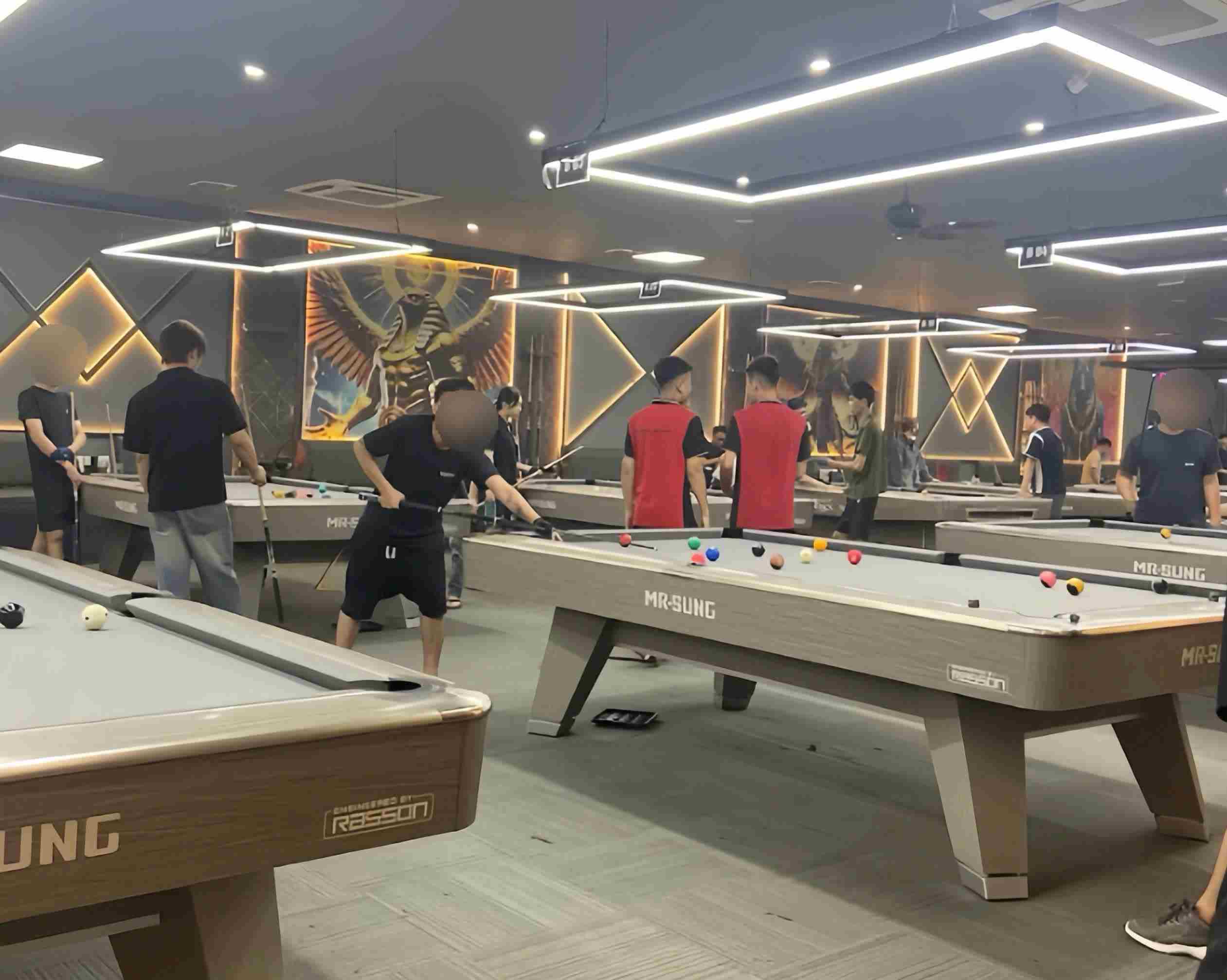 Bida “chay ban” khi hang loat ban tre do xo toi choi. Anh: Huyen Dieu