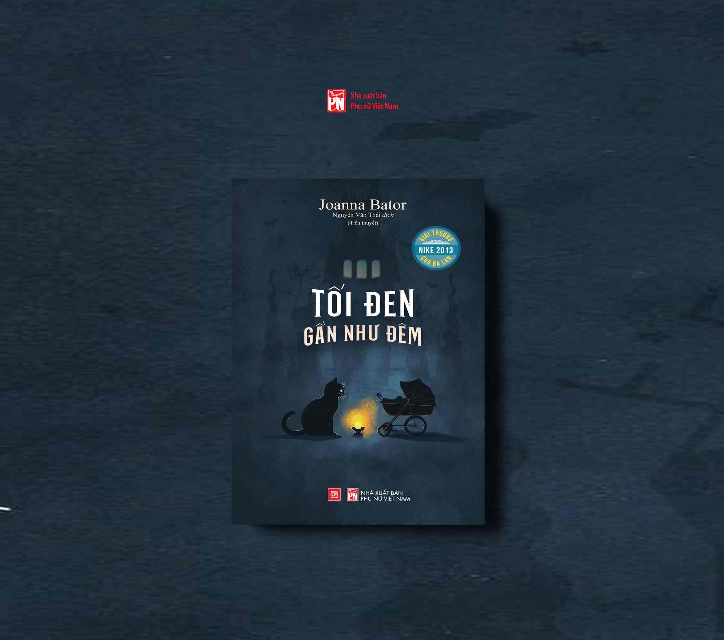 Bia cuon sach “Toi den, gan nhu dem” do NXB Phu nu Viet Nam vua phat hanh. Anh: NXB Phu nu Viet Nam