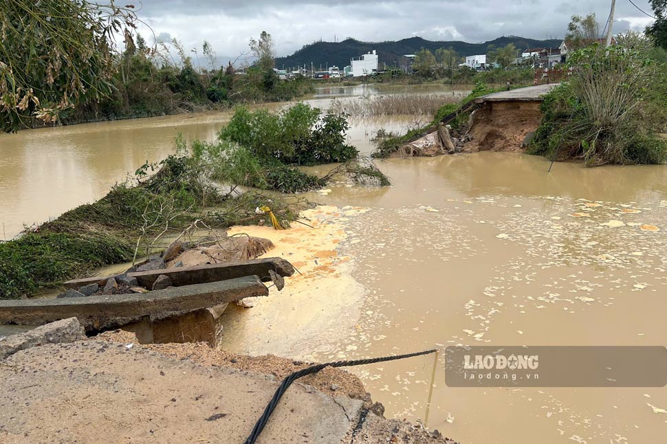 40m de Luat Le bi lu pha, khien giao thong chia cat. Anh: Hoai Phuong