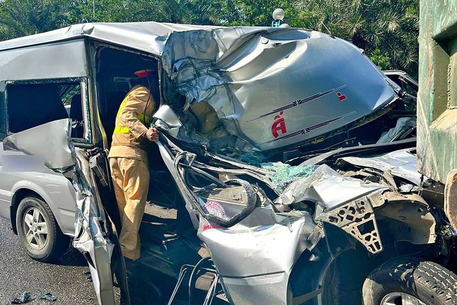 連続交通事故現場。写真:ハノイ警察