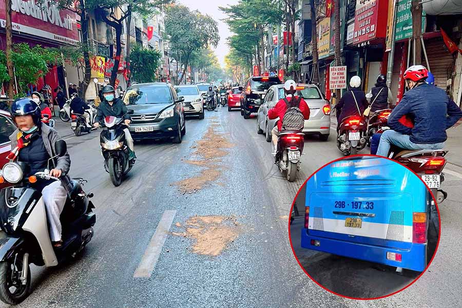 Chiec xe buyt lam loang dau gan 1km duong. Anh: Cong an cung cap