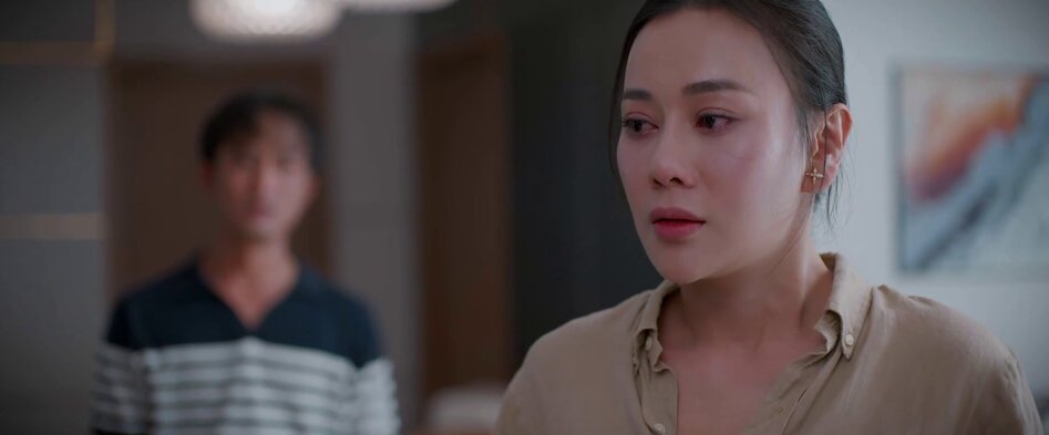 My Anh faces painful and hurt memories after her broken marriage. Photo: Cut from the film