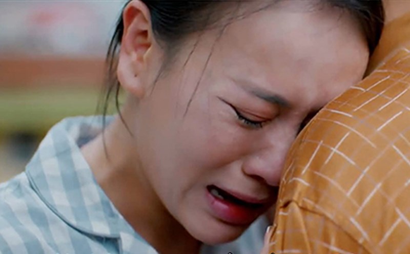 My Anh doi mat voi ky uc dau don ve chong cu ngoai tinh trong nhung tap gan day cua “Gio ngang khoang troi xanh“. Anh cat tu phim