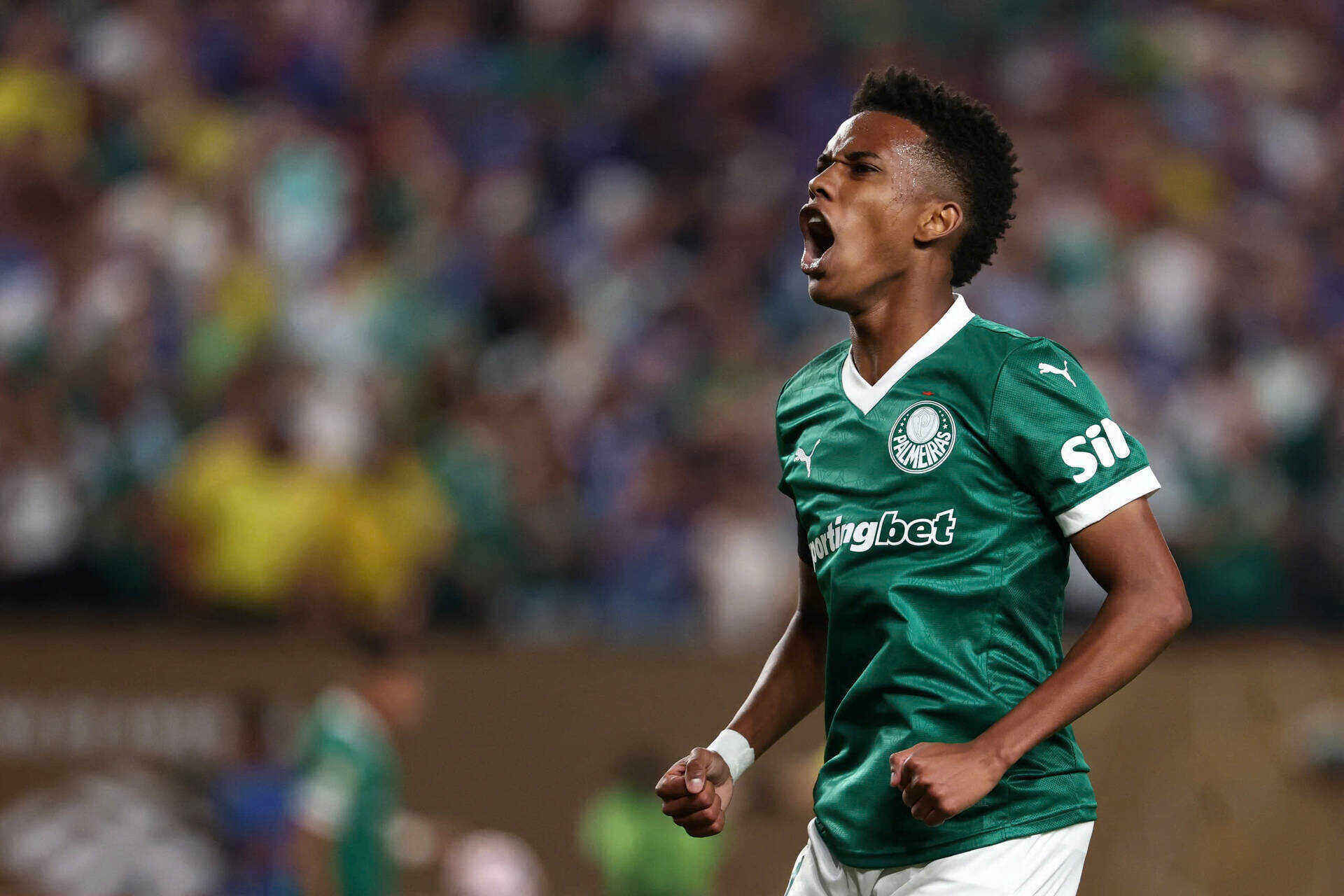 Truoc khi sang Chelsea, Estevao chua tung da tai chau Au, anh choi cho Palmeras (Brazil) truoc khi cap ben Stamford Bridge. Anh: AFP