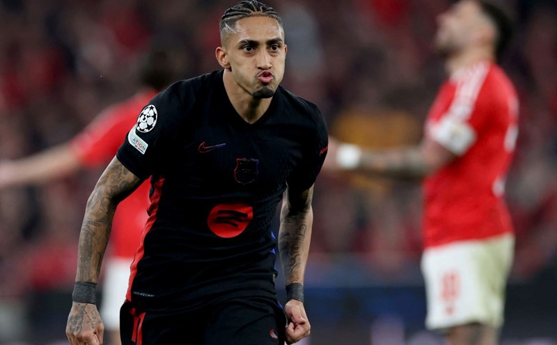 Voi kinh nghiem va dang cap cua minh, Raphinha duoc ky vong se giup ca Lamine Yamal va Estevao tiep tuc toa sang trong nhung nam toi. Anh: AFP