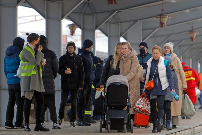 Ukrainian refugees gather at a terminal in the capital Bucharest (Romania) in 2022. Photo: Xinhua