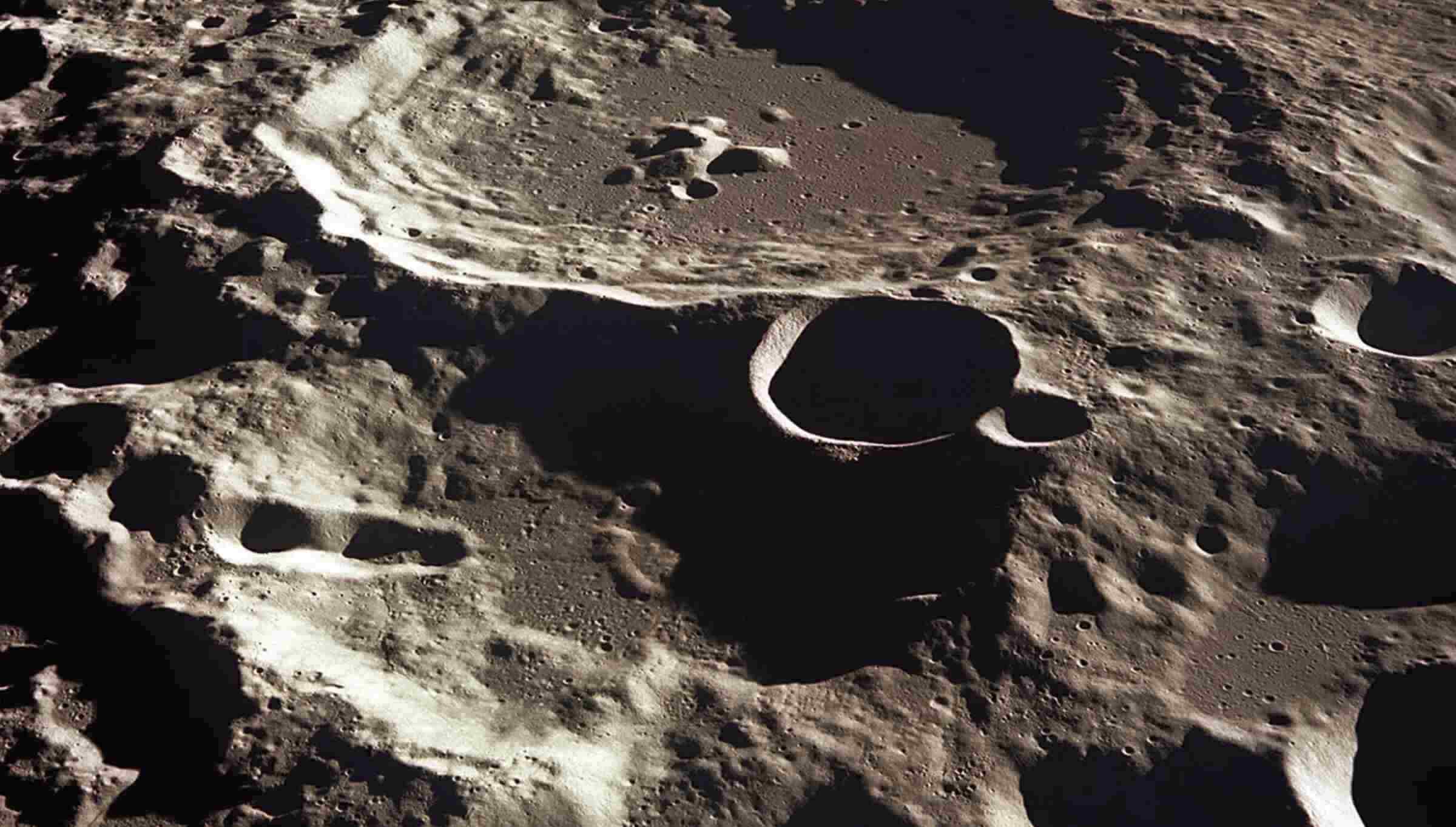 La luna esta cubierta de volcanes como Daedalus que la mision de la Apolo 11 vio a lo largo de la Luna. Foto: NASA