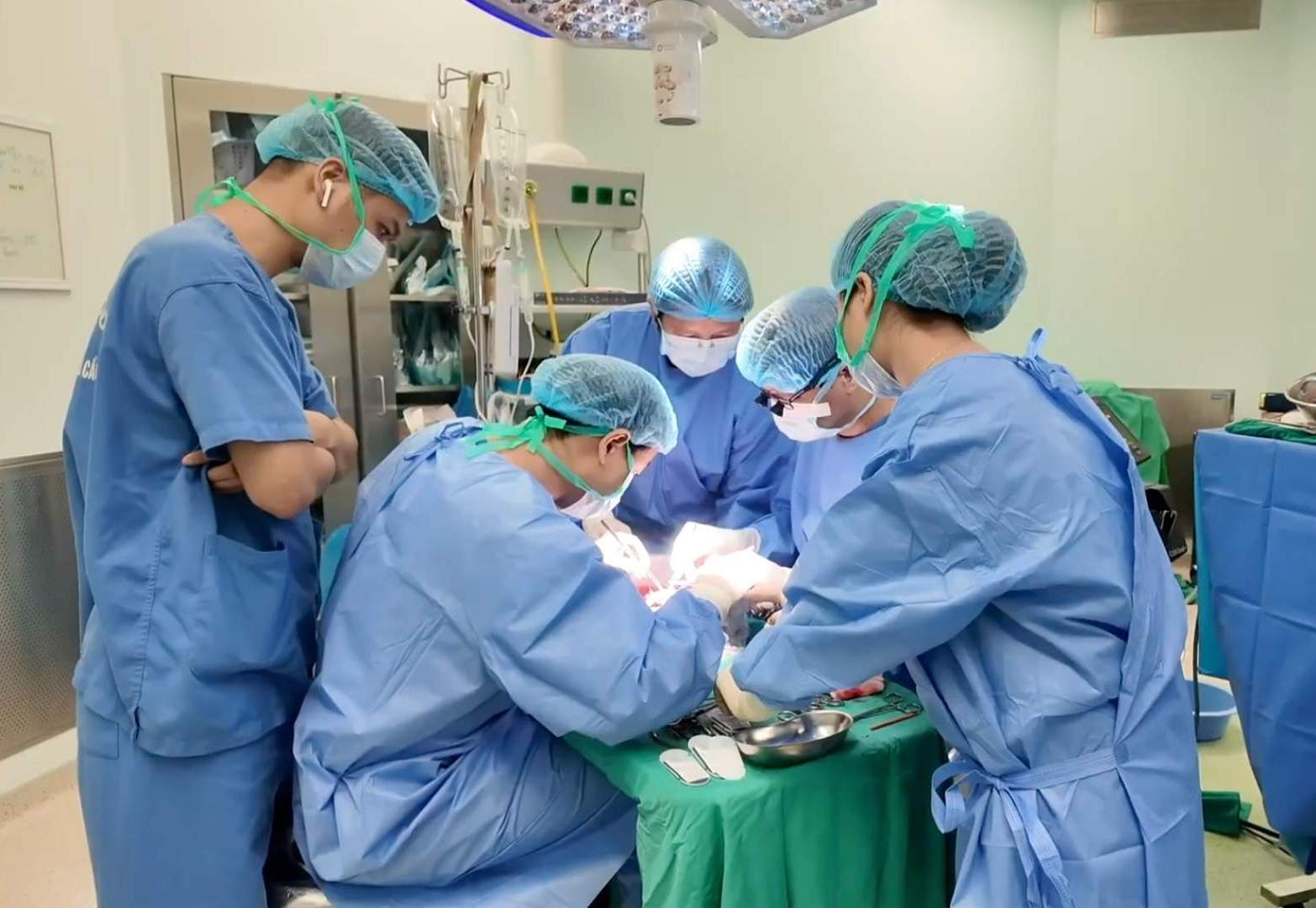 中央軍病院108は、血液型不一致の肝臓移植に目覚ましい成功を収めました。写真:BVCC